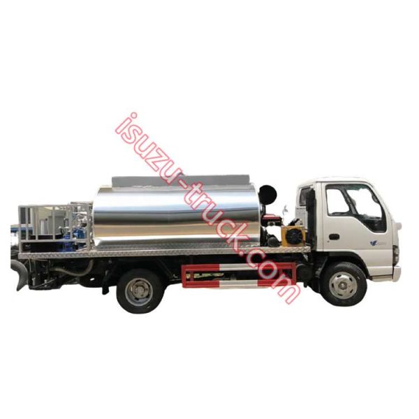 ISUZU bitumen spraying truck