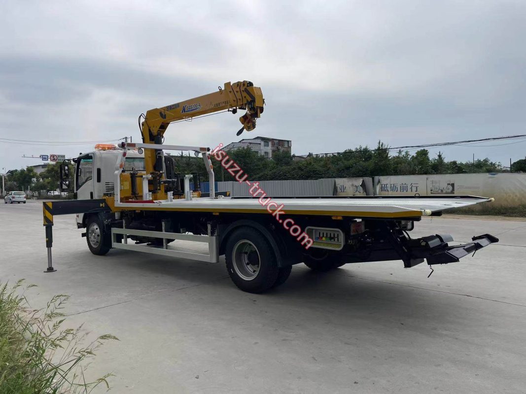 ISUZU towing truck-mounted crane 