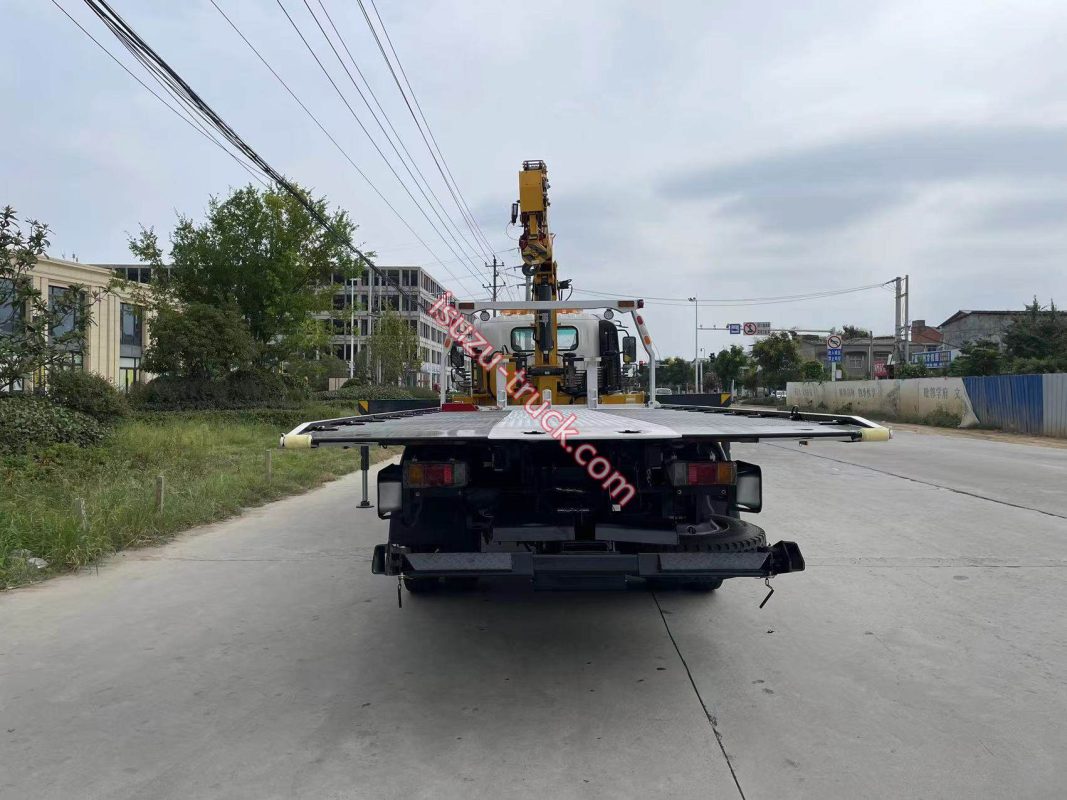 rescue truck with crane 