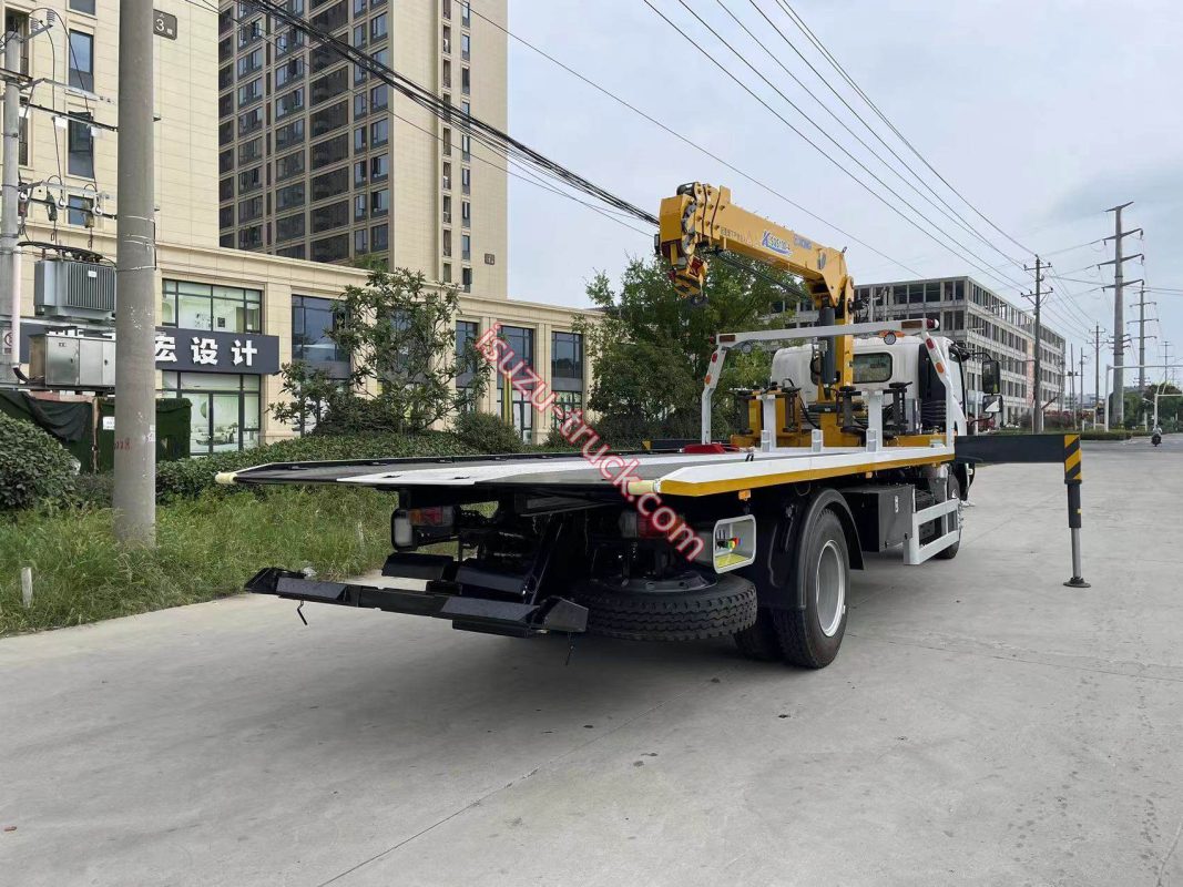 isuzu wrecker crane car 